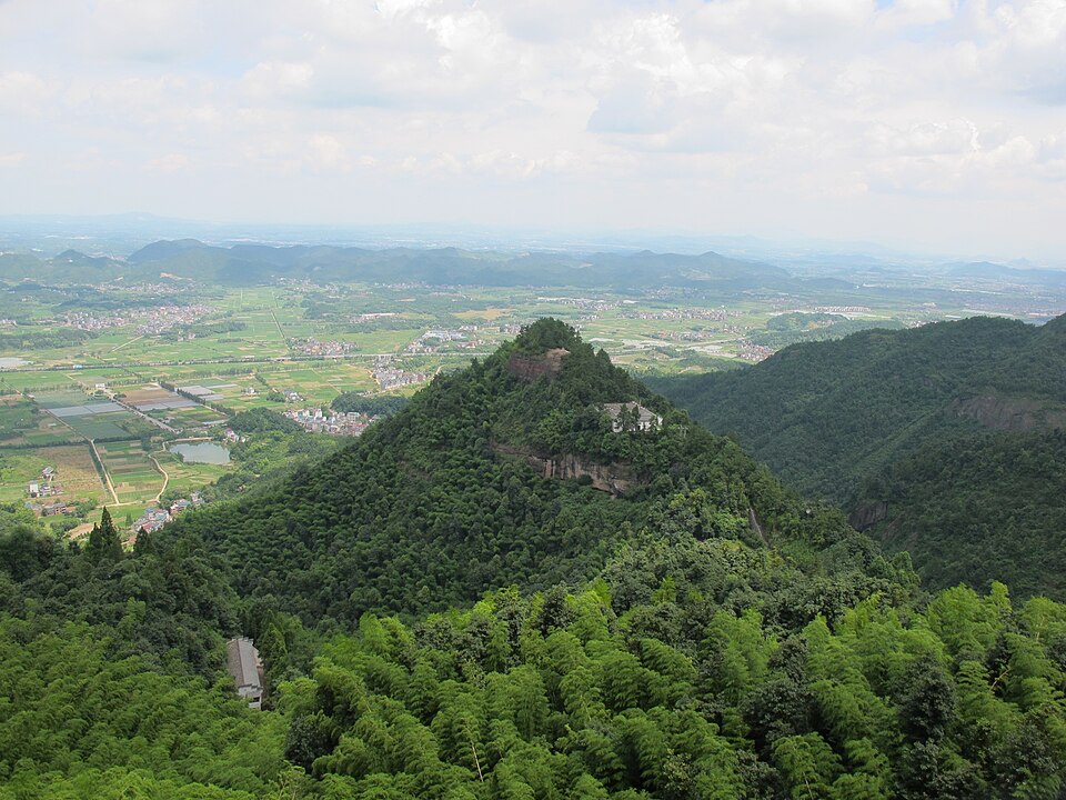 Quzhou Travel Guide: Jianglang, Longyou Grottoes, Nanzong