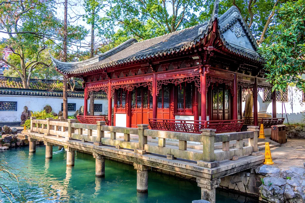 Yu Garden Shanghai: Tickets, Hours and the Bazaar Around It