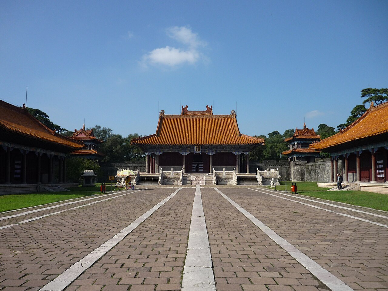 Long'en Hall and the Bright Tower of Fuling on the slope of Tianzhu Hill
