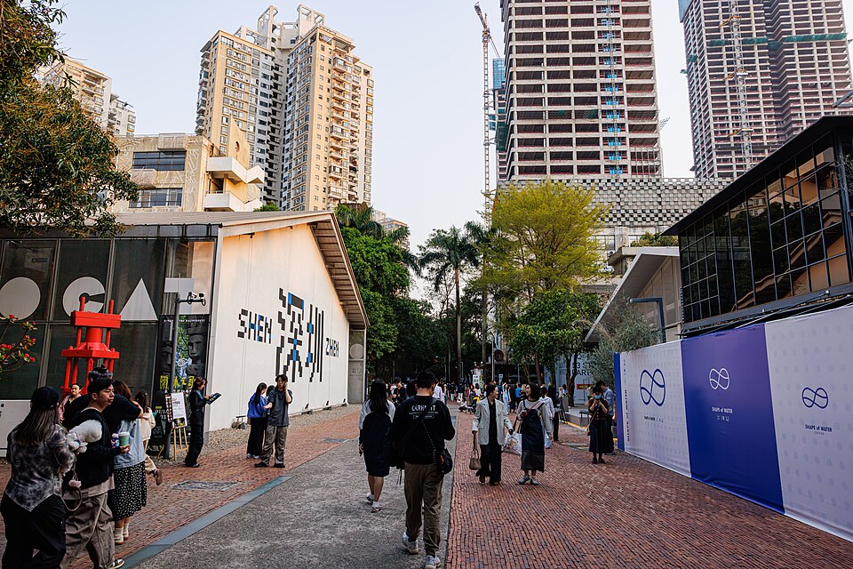Walkway and warehouses at OCT Loft Shenzhen