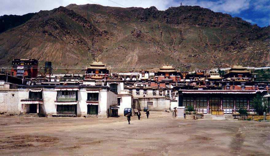 Shigatse Travel Guide: Tashilhunpo and the Road to Everest