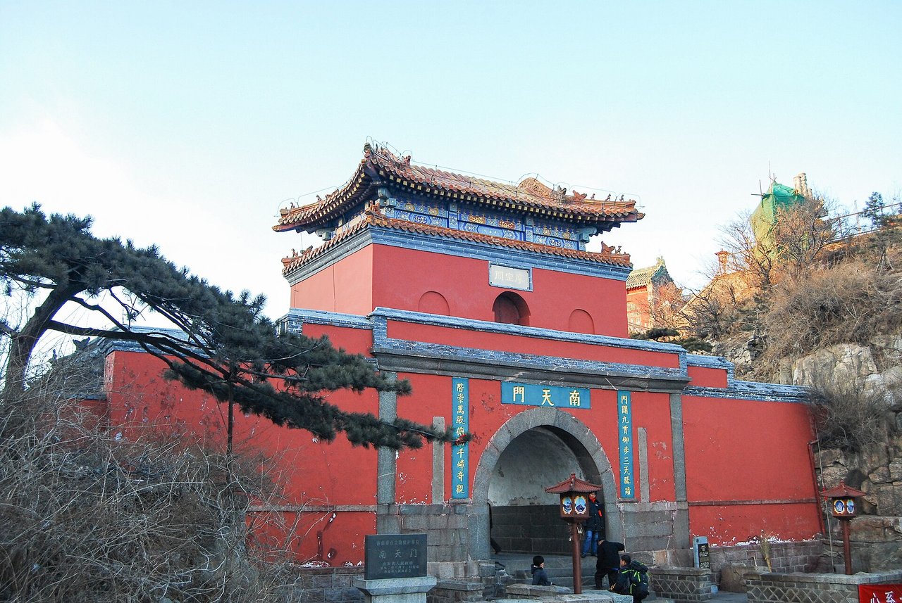 Mount Tai (Taishan): Routes, the Eighteen Bends, South Gate of Heaven, Sunrise and 2026 Tickets
