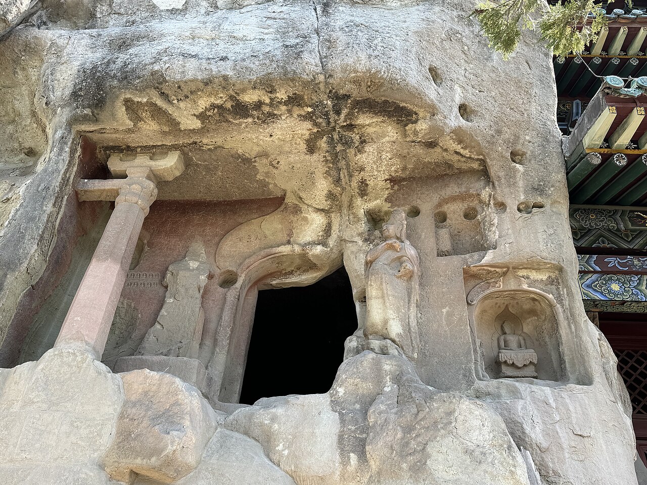 Tianlongshan Grottoes: Cliff Caves, Lost Statues and Shuttle Tips