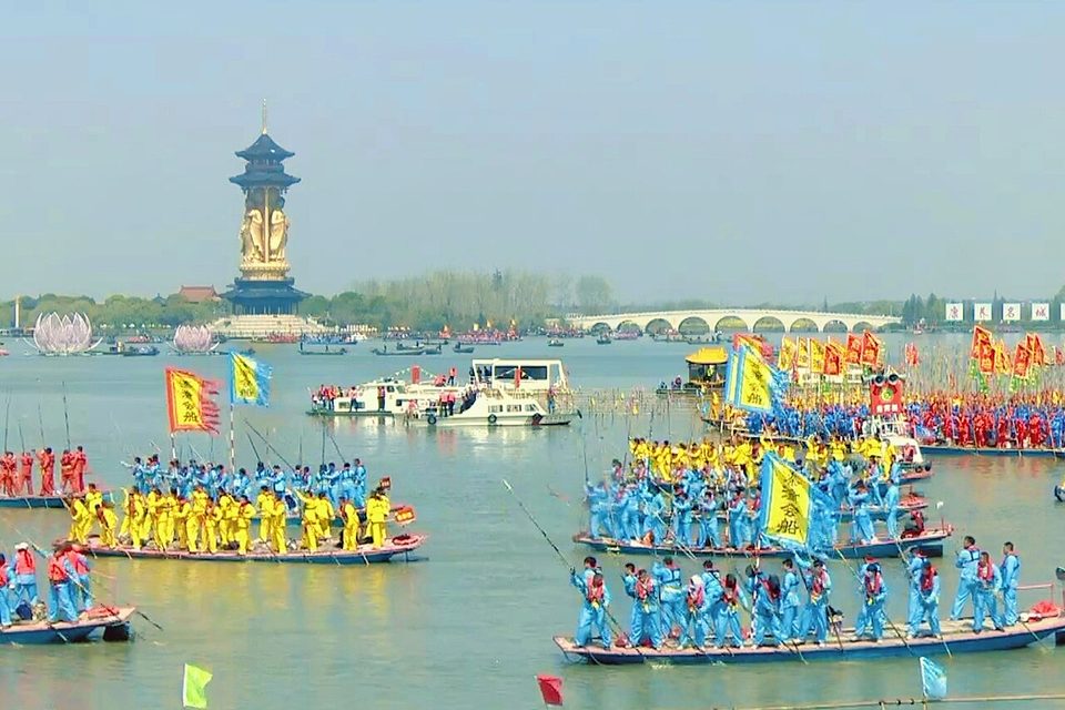 Qinhu National Wetland Park, Taizhou: Boats, Milu and the Qintong Boat Festival