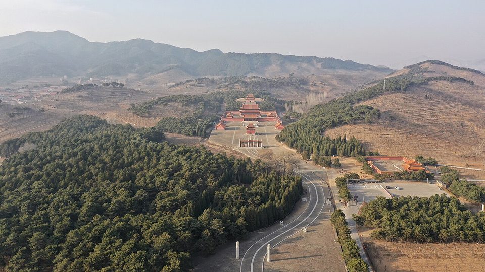 Eastern Qing Tombs, Zunhua: Qianlong's Carved Vault, Cixi's Hall and How to Visit