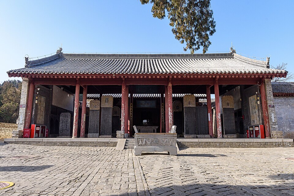 Hall with red columns and a grey tiled roof on a stone terrace at the Temple of Sima Qian, Hancheng