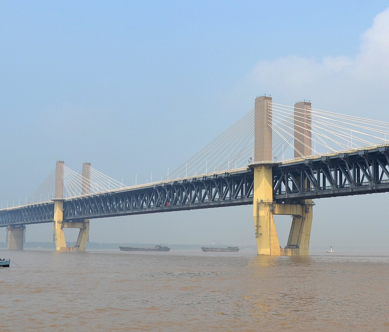 Wuhu Travel Guide: Yangtze Bridges, River Parks, and Anhui Gate (3-Day Route)
