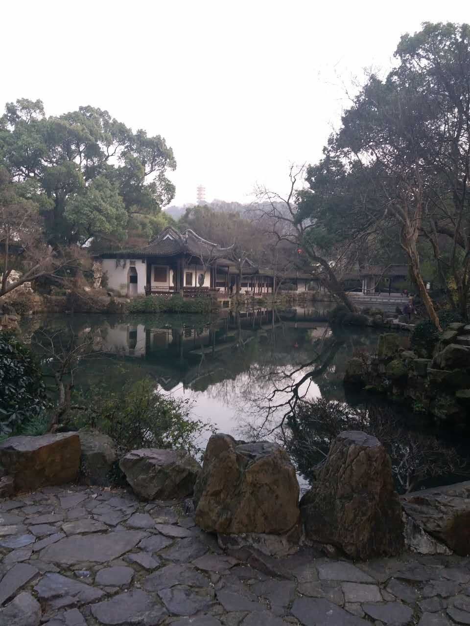 Rocks, water and a covered corridor in Jichang Garden