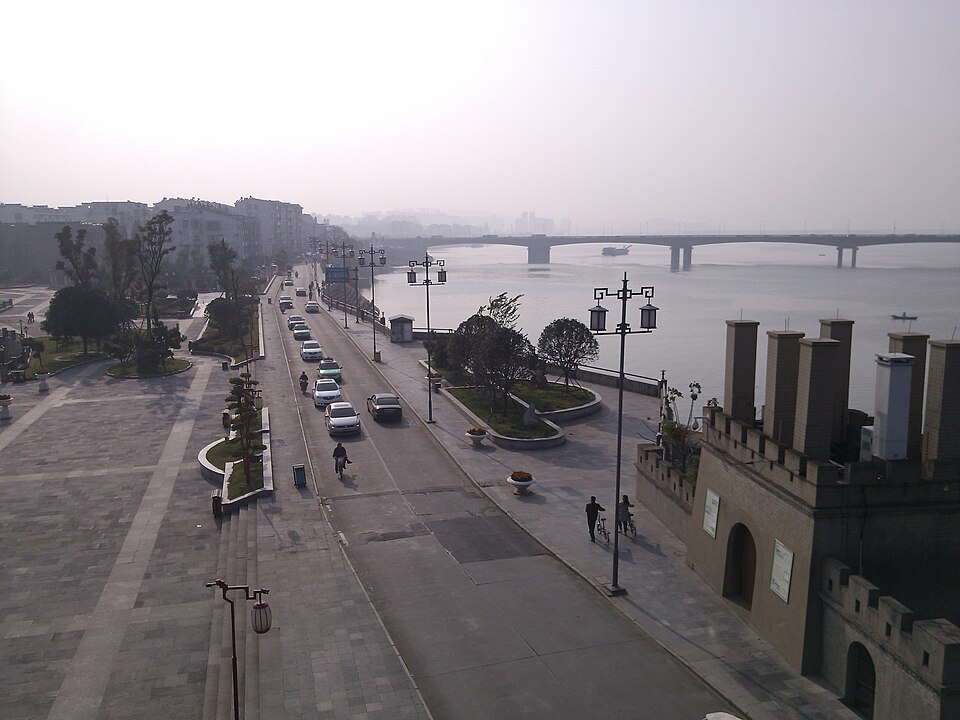 Xiangyang ancient city buildings along the wall
