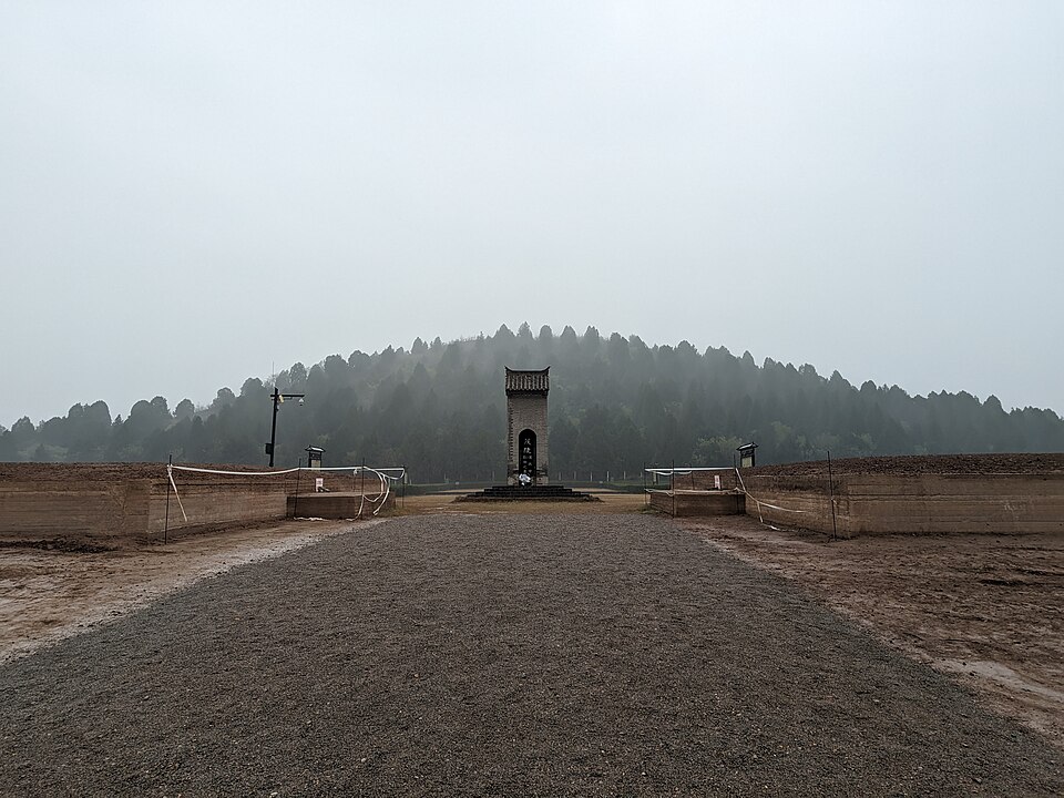 Maoling Han Wudi mound landscape in Xianyang