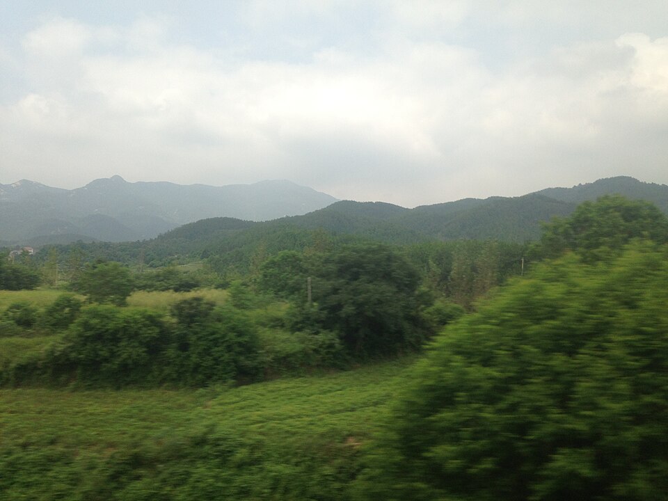 Another view of Mount Shuangfengshan