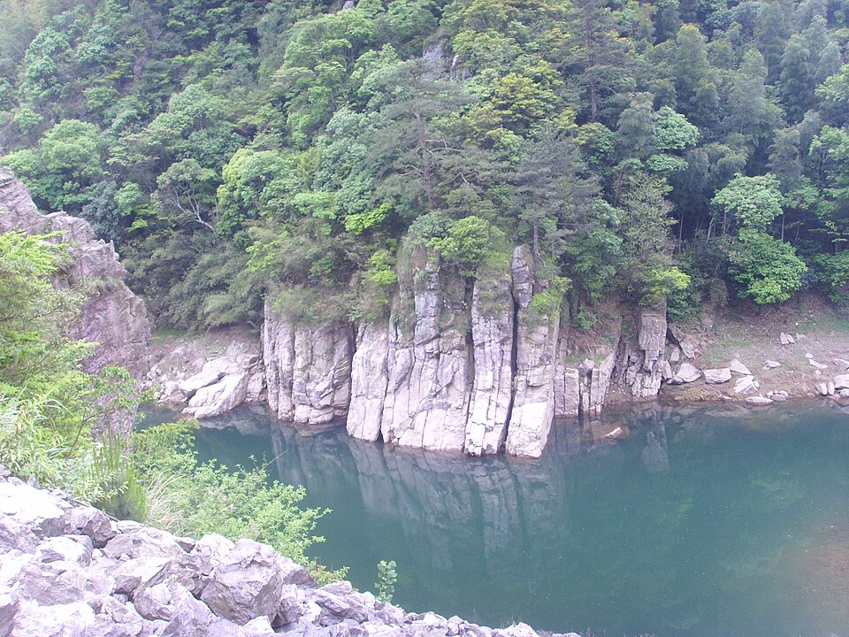 Yichun Travel Guide: Mingyue Cliffs, Hot Springs, and Jiangxi (Not Heilongjiang)