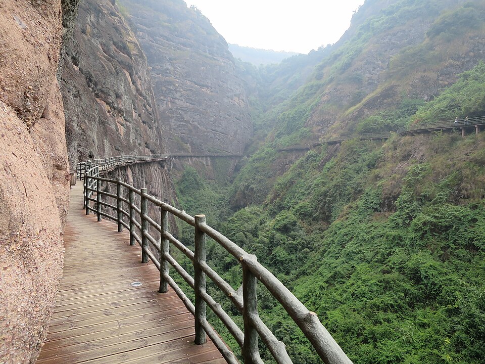 Yingtan Travel Guide: Mount Longhu Danxia and Taoist Towns (2–3 Day Route)