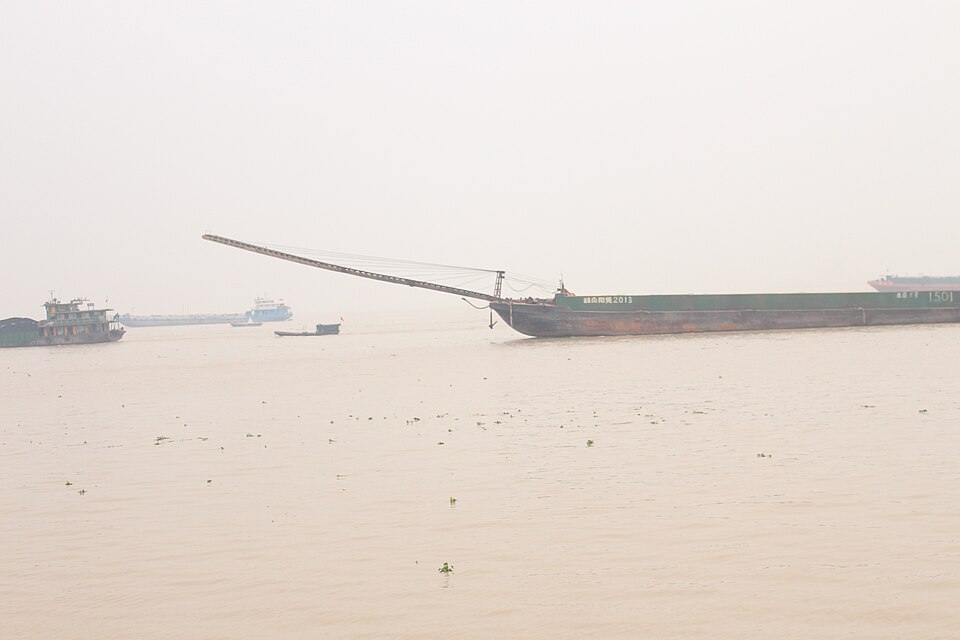 Dongting Lake water and shoreline
