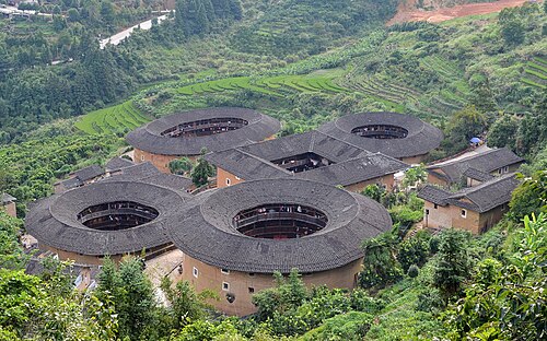 Zhangzhou Travel Guide: Tianluokeng Tulou, City Base, and Coastal Options (3-Day Route)