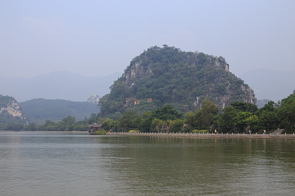 Zhaoqing Travel Guide: Seven Star Crags, Star Lake, and Dinghu (3-Day Route)