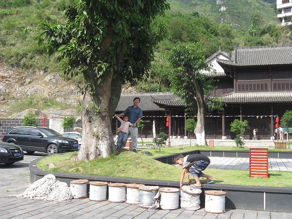 Cliff pass scenery at Dousha Guan in Yanjin