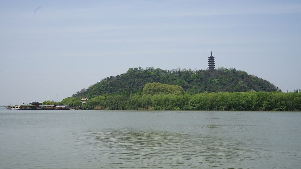 Jiaoshan, Zhenjiang: Island Monastery, the Crane Inscription and the Old Forts