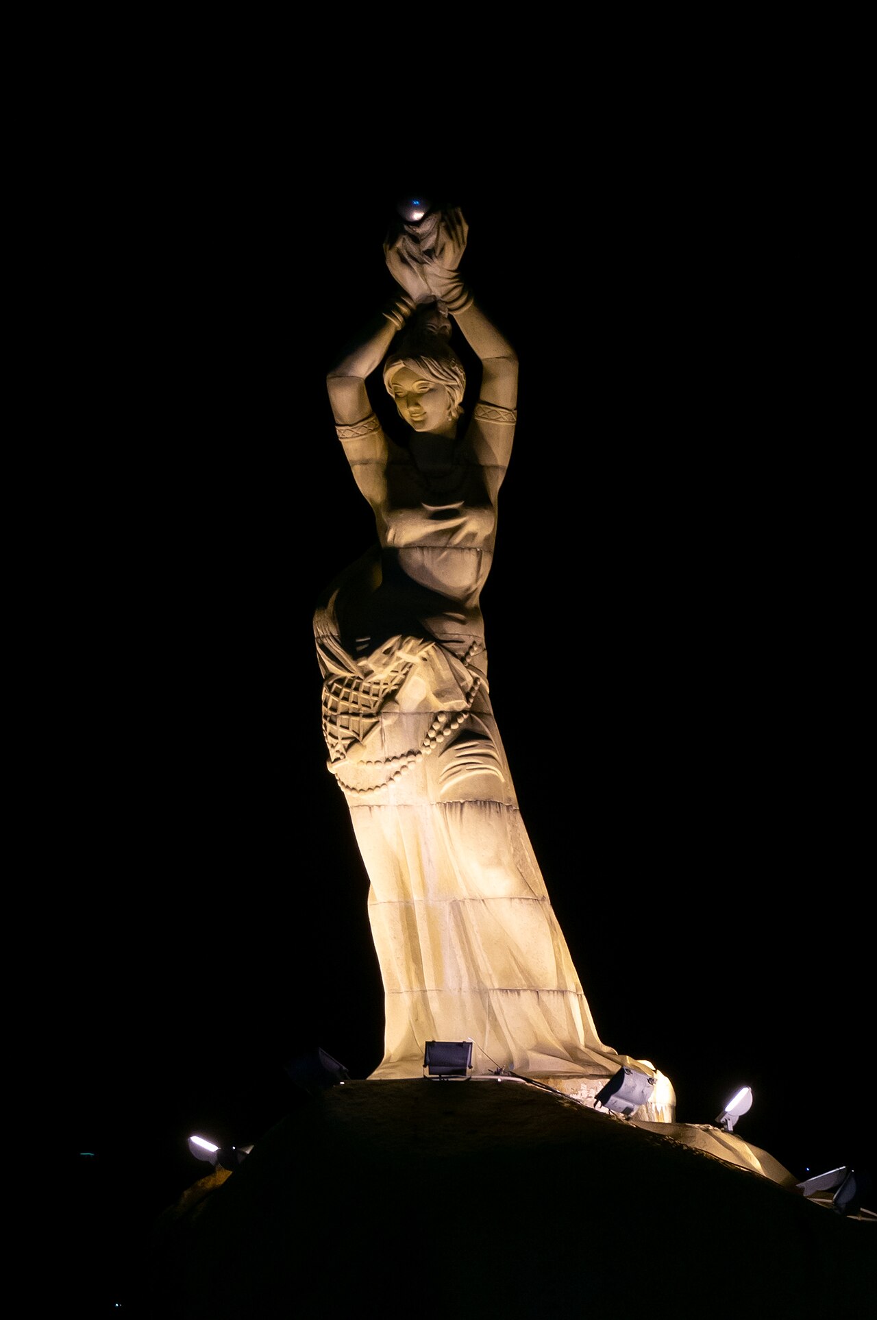 Fisher Girl statue at night in Zhuhai