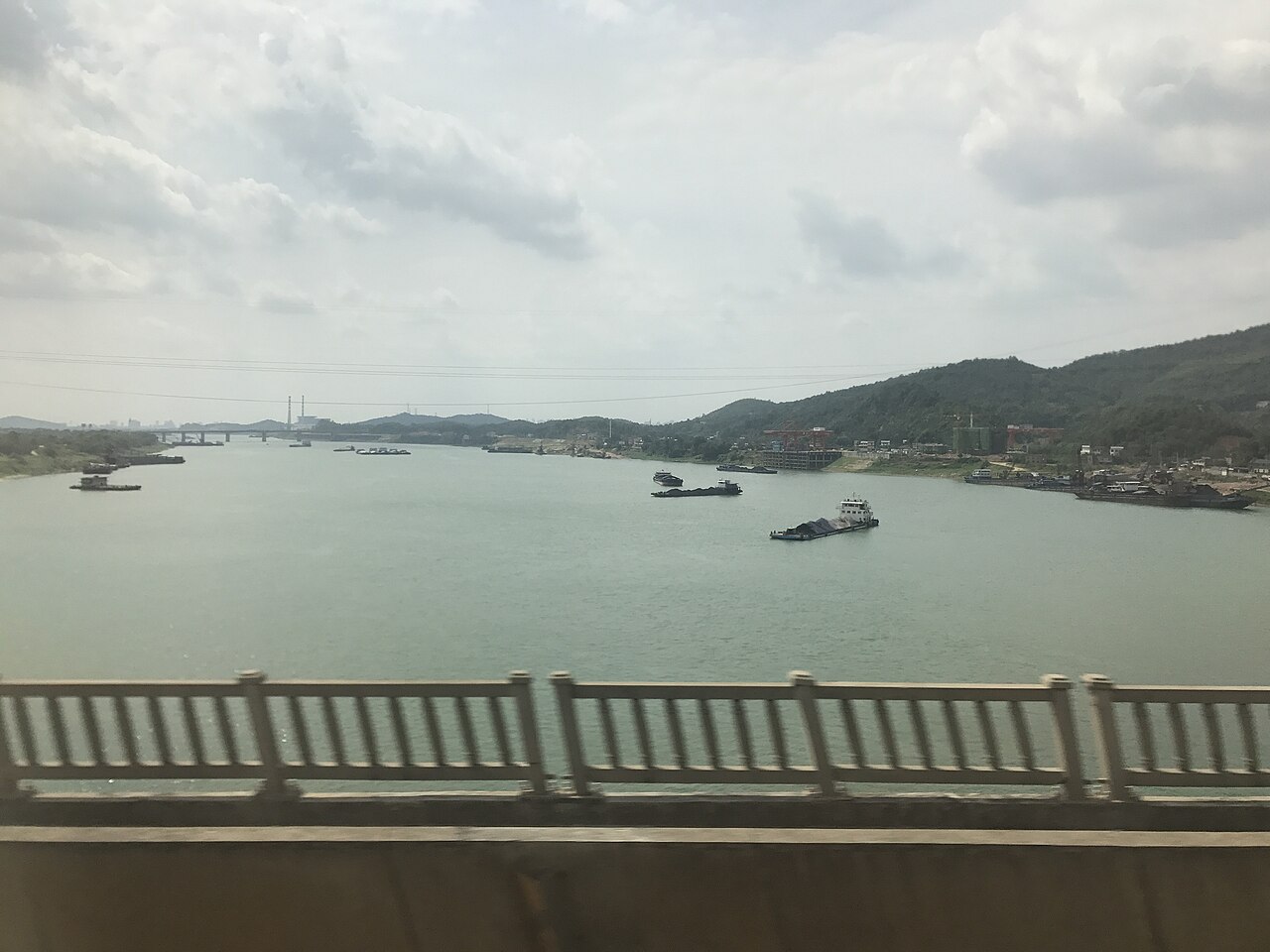 Zhuzhou Travel Guide: Xiangjiang Bridges, Temple Stops, and Hunan Rail Hub (3-Day Route)