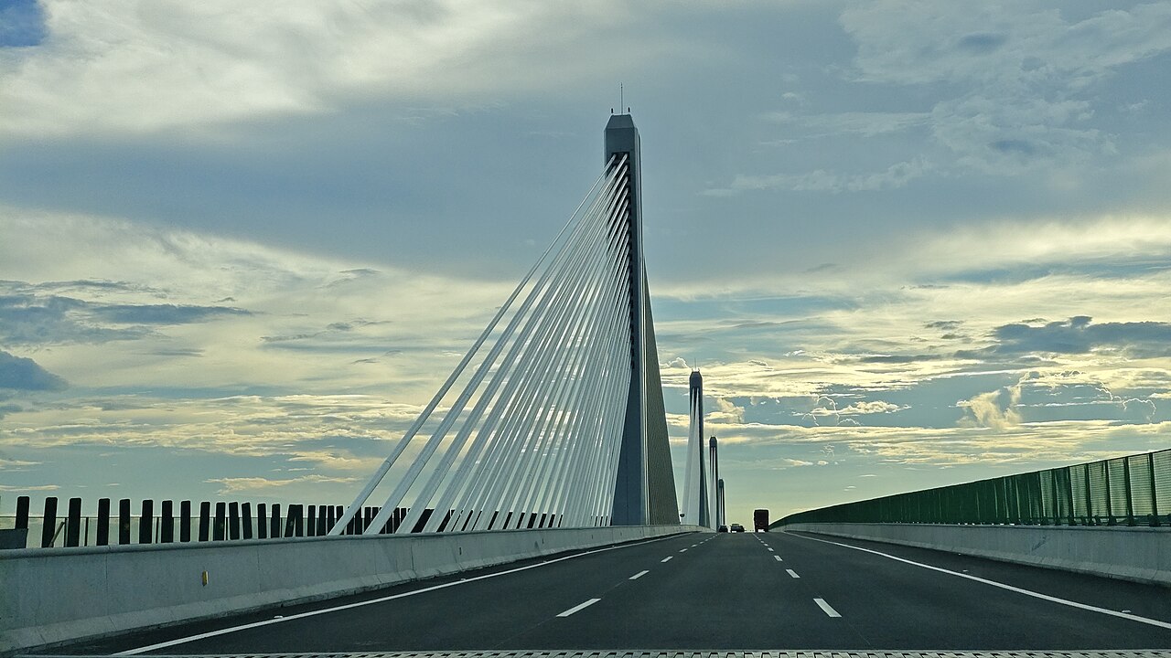 Xiangjiang River bridge in Zhuzhou
